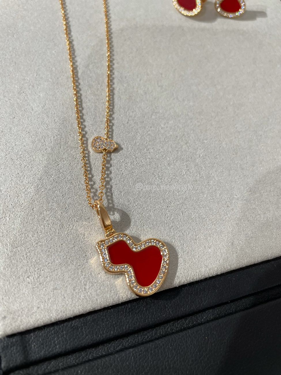 Qeelin Red Agate Suit (2) - www.newkick.vip